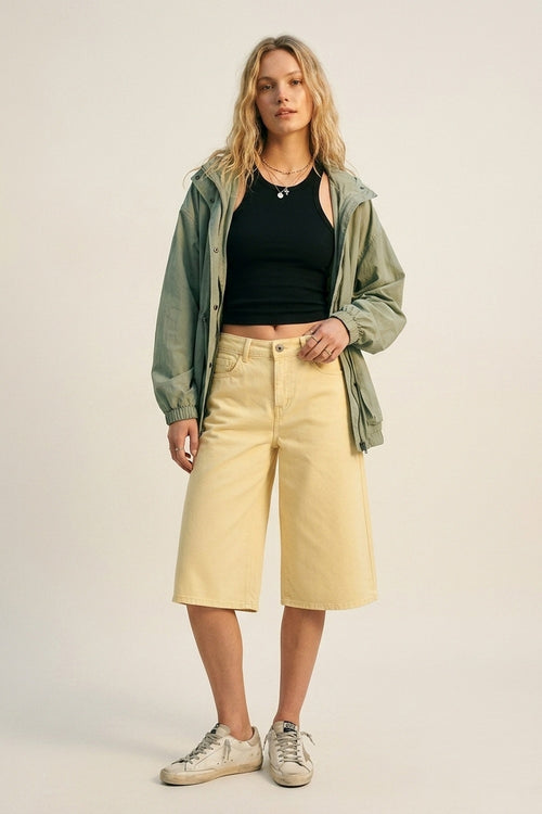 Bermuda de sarja stretch em Amarelo Manteiga