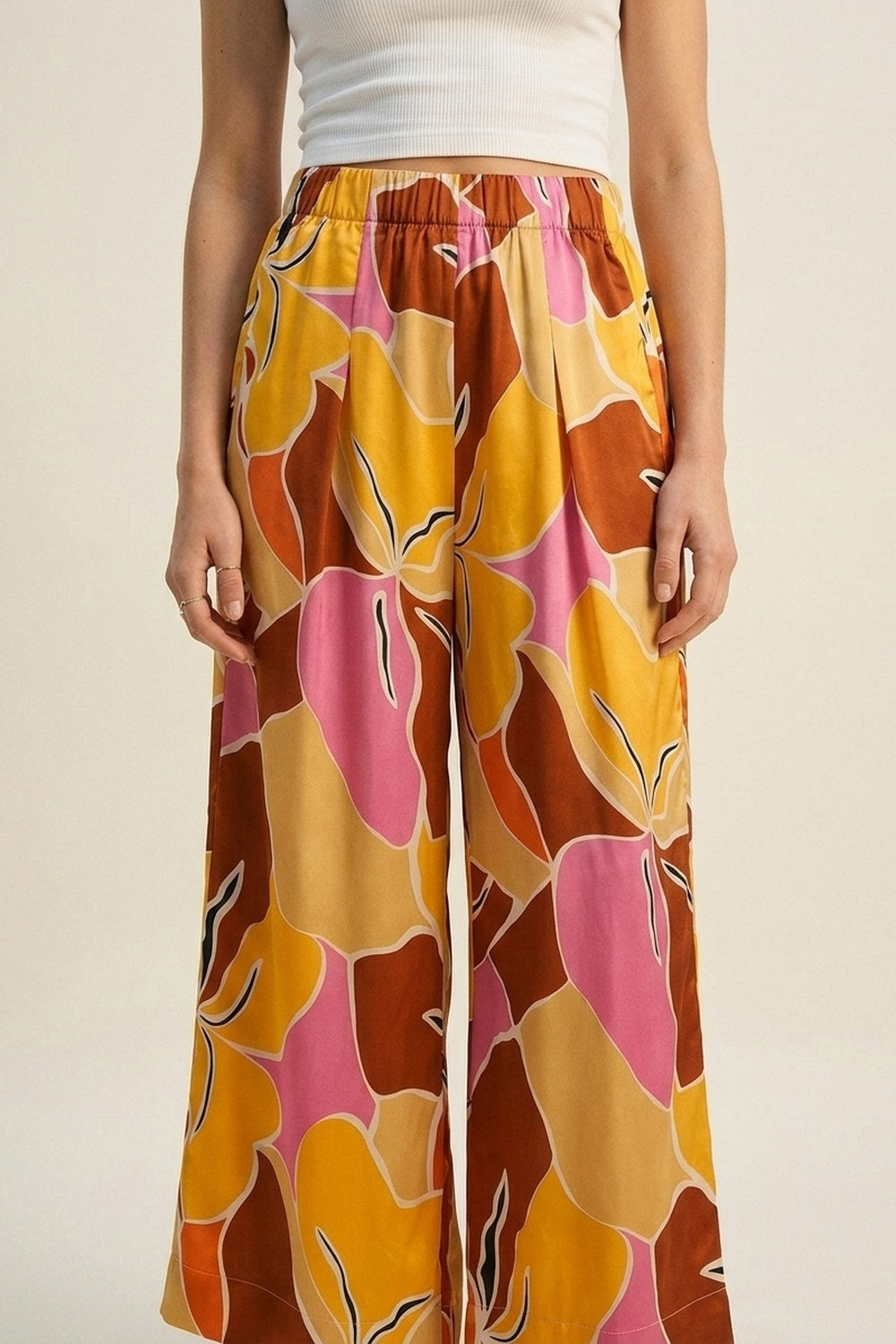 Calças Pantalonas de Estampa Tropical em Tons Quentes de Laranja