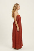 Vestido Maxi Amassado Cor de Ferrugem com Alças de Spaghetti