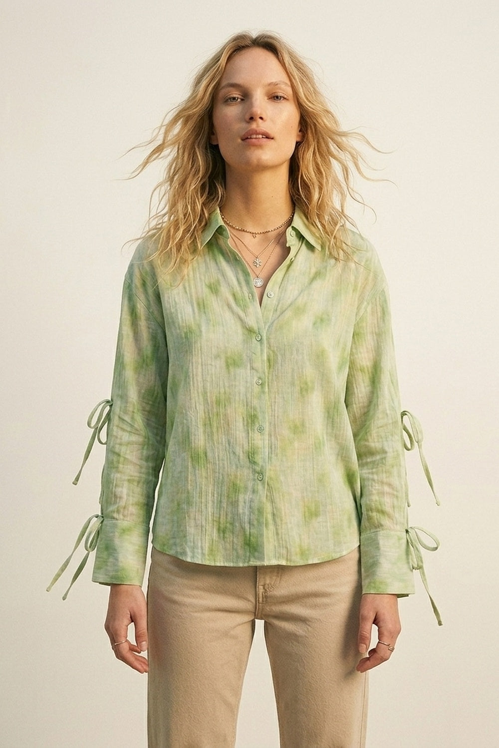 Camisa Oversized Verde Claro com Mangas Amarradas e Botões