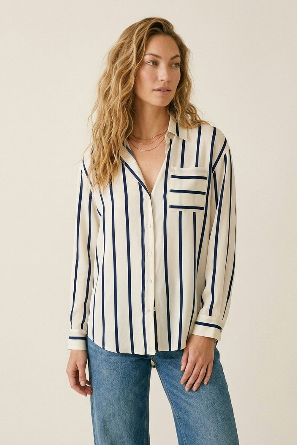 Camisa de Corte Relaxado em Tecido de Cetim com Bolso