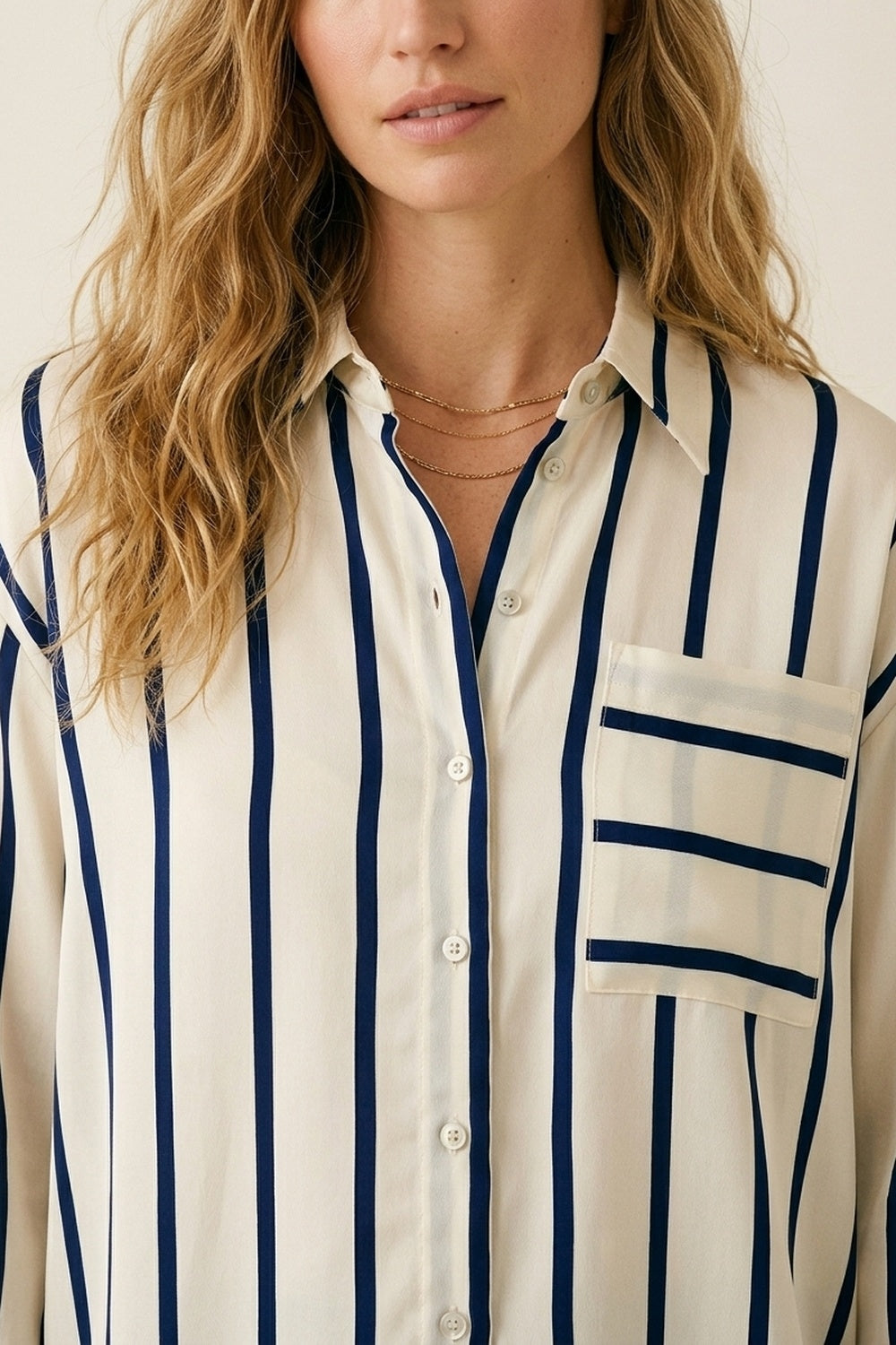 Camisa de Corte Relaxado em Tecido de Cetim com Bolso