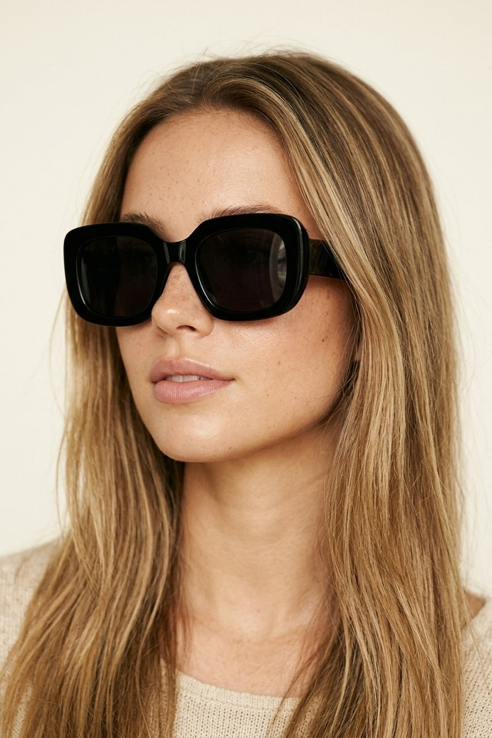 Óculos de Sol com Armação Quadrada Oversize em Acetato Preto Brilhante