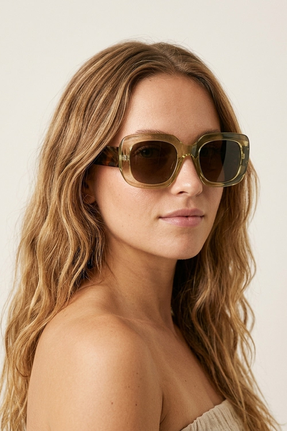 Óculos de Sol Oversized com Armação Larga de Acetato e Gradiente Quadrado Caqui