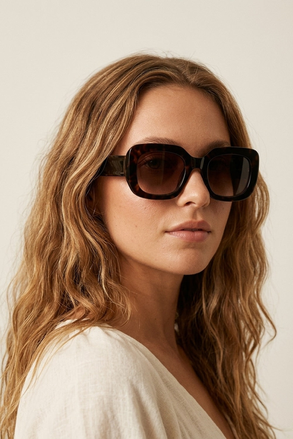 Óculos de Sol Oversized com Armação Quadrada de Acetato Preto com Estampa de Tartaruga