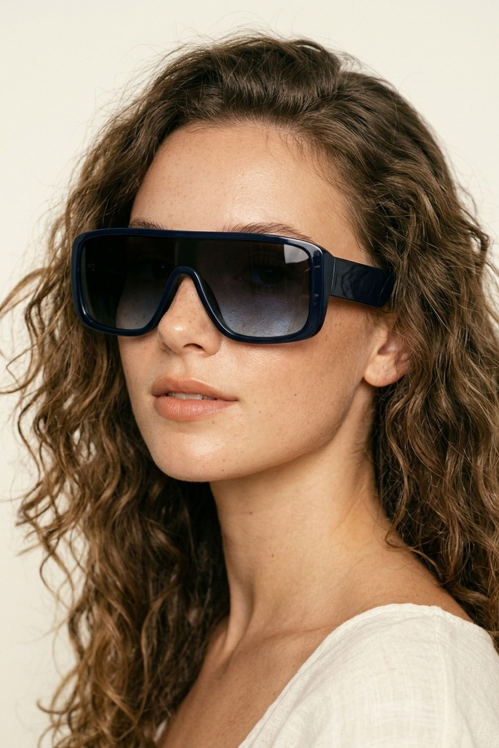 Óculos de Sol com Lente Gradiente e Armação Quadrada Oversized em Azul Marinho