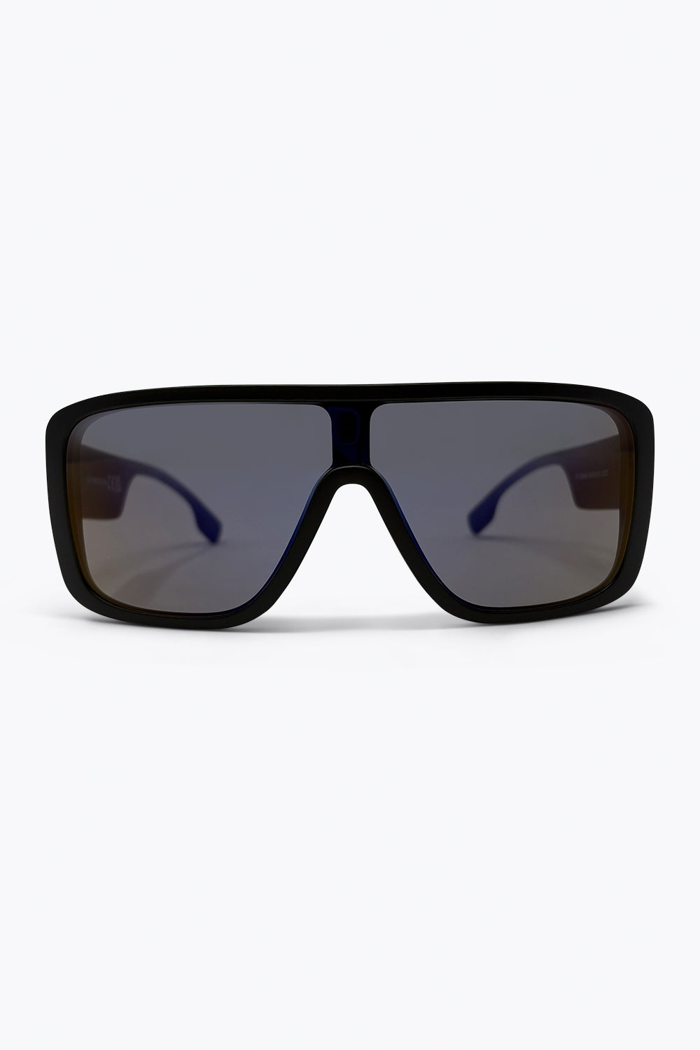 Óculos de Sol Estilo Viseira com Armação Escudo Oversized Preto com Lentes em Degradê