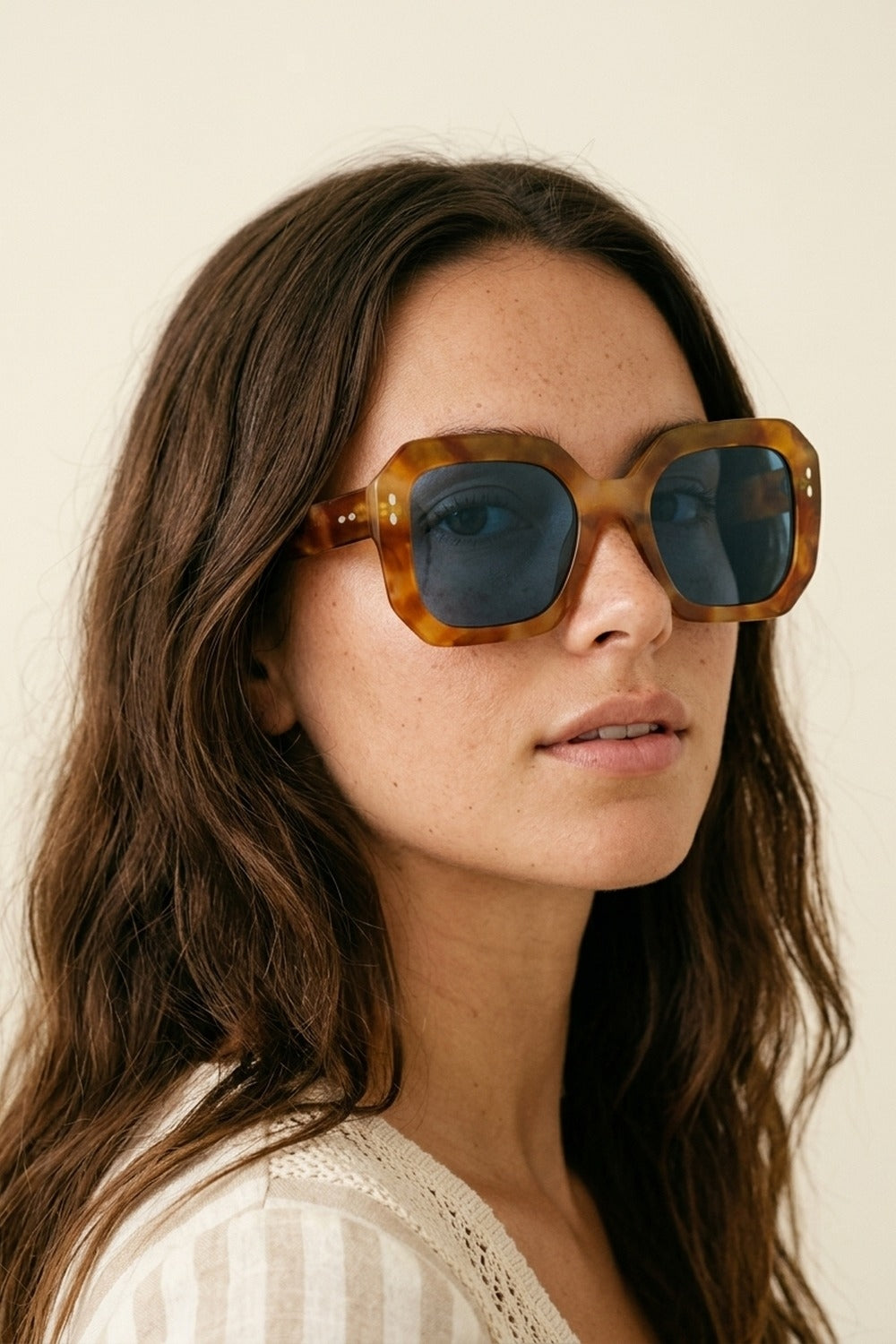 Óculos de Sol com Armação Quadrada Tartaruga Marrom e Lente Azul Oversized