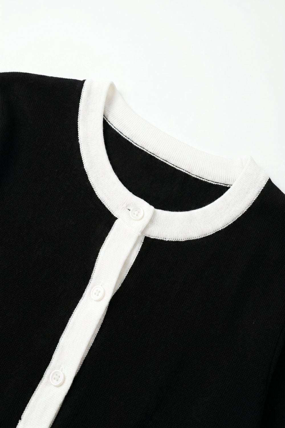 Cardigan de Ajuste Regular com Acabamento Contrastante de Malha Fina na Cor Preta