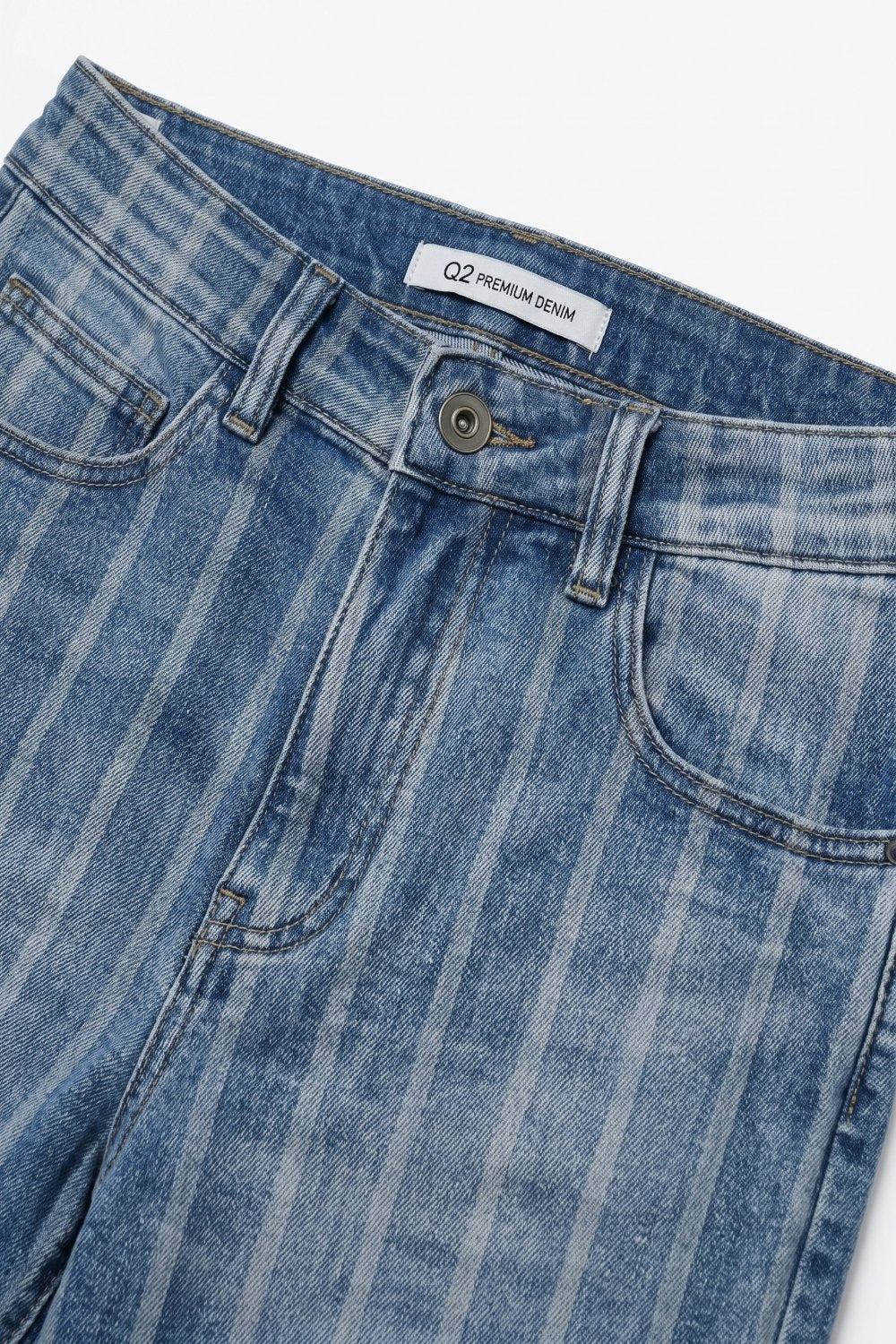 Jeans mom Leg de Denim com estampa de listras em lavagem média