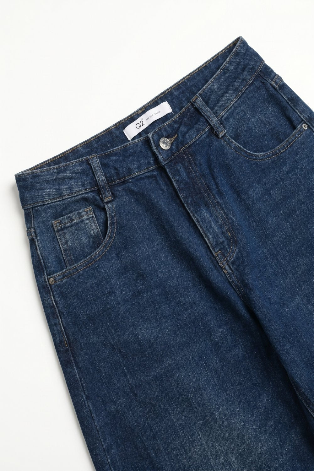 Calça Jeans Azul Escuro com Barra Dobrada e Estilo de Perna Larga