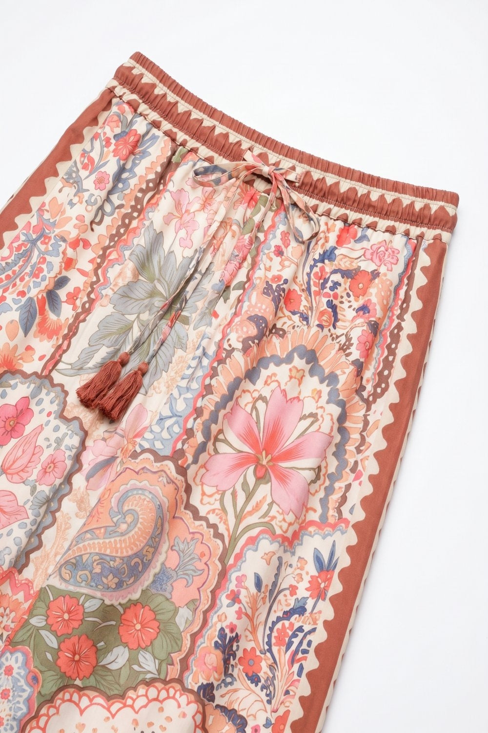 Pantalonas de tecido leve e estampado floral multicolorido com cintura larga