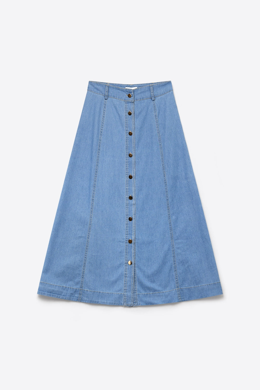 Saia midi de denim azul claro com costura contrastante e frente com botões em linha A
