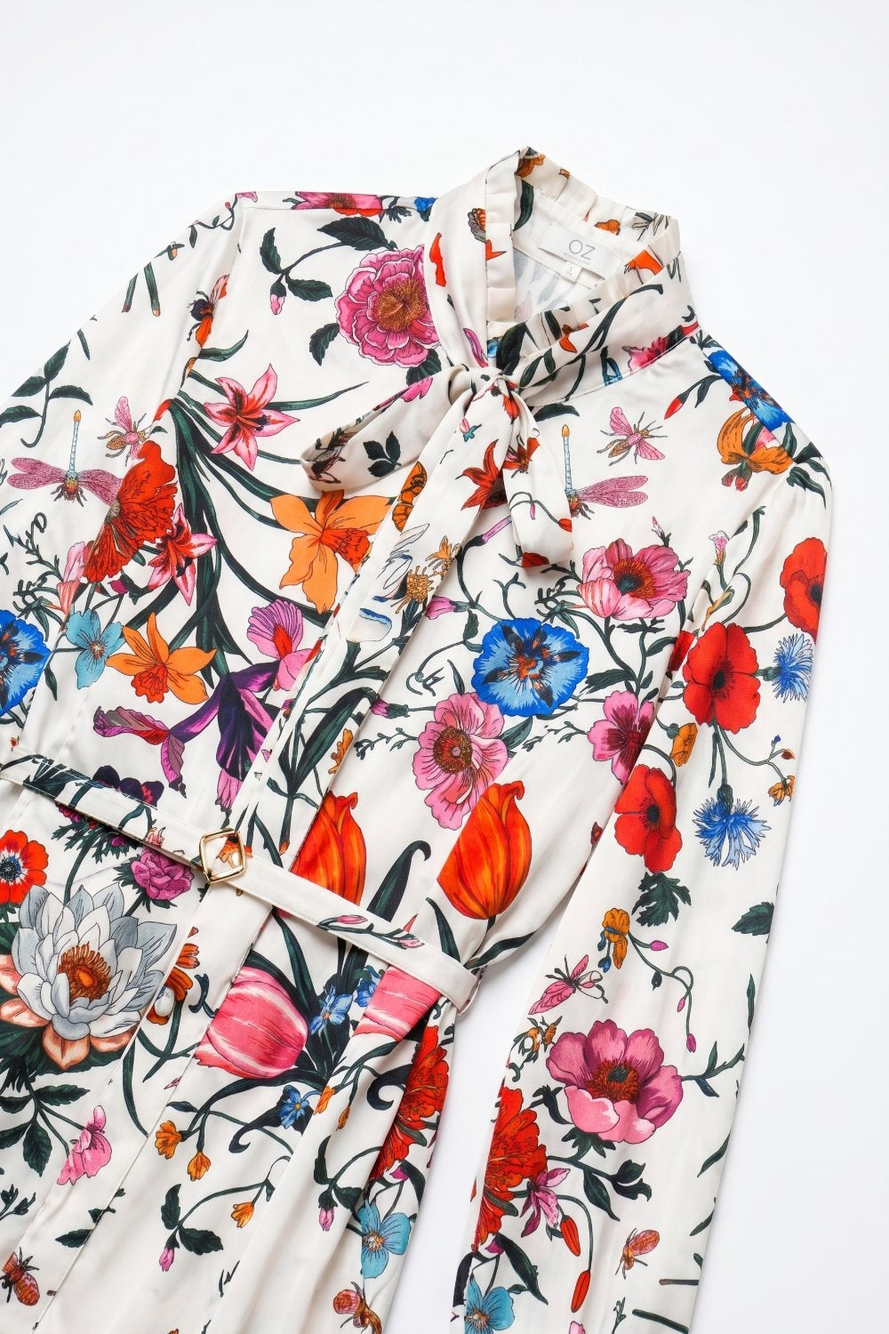 Vestido Mini de Manga Longa com Cinto Estampa Floral Branca em Tecido Leve