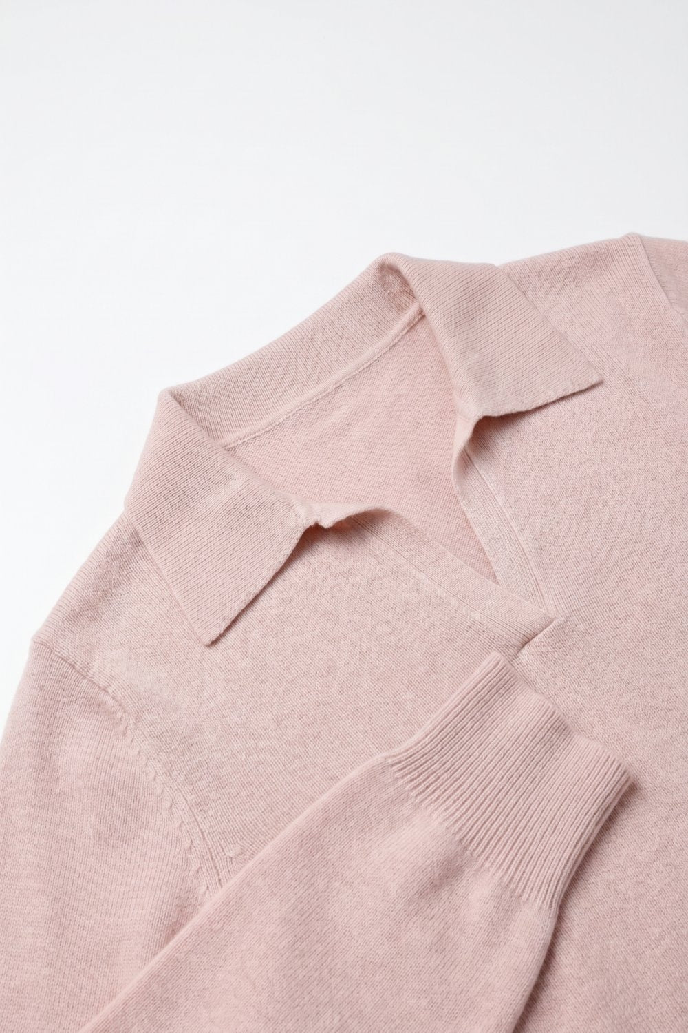 Gola polo de tricô com decote em V sem carcela de botões em rosa antigo