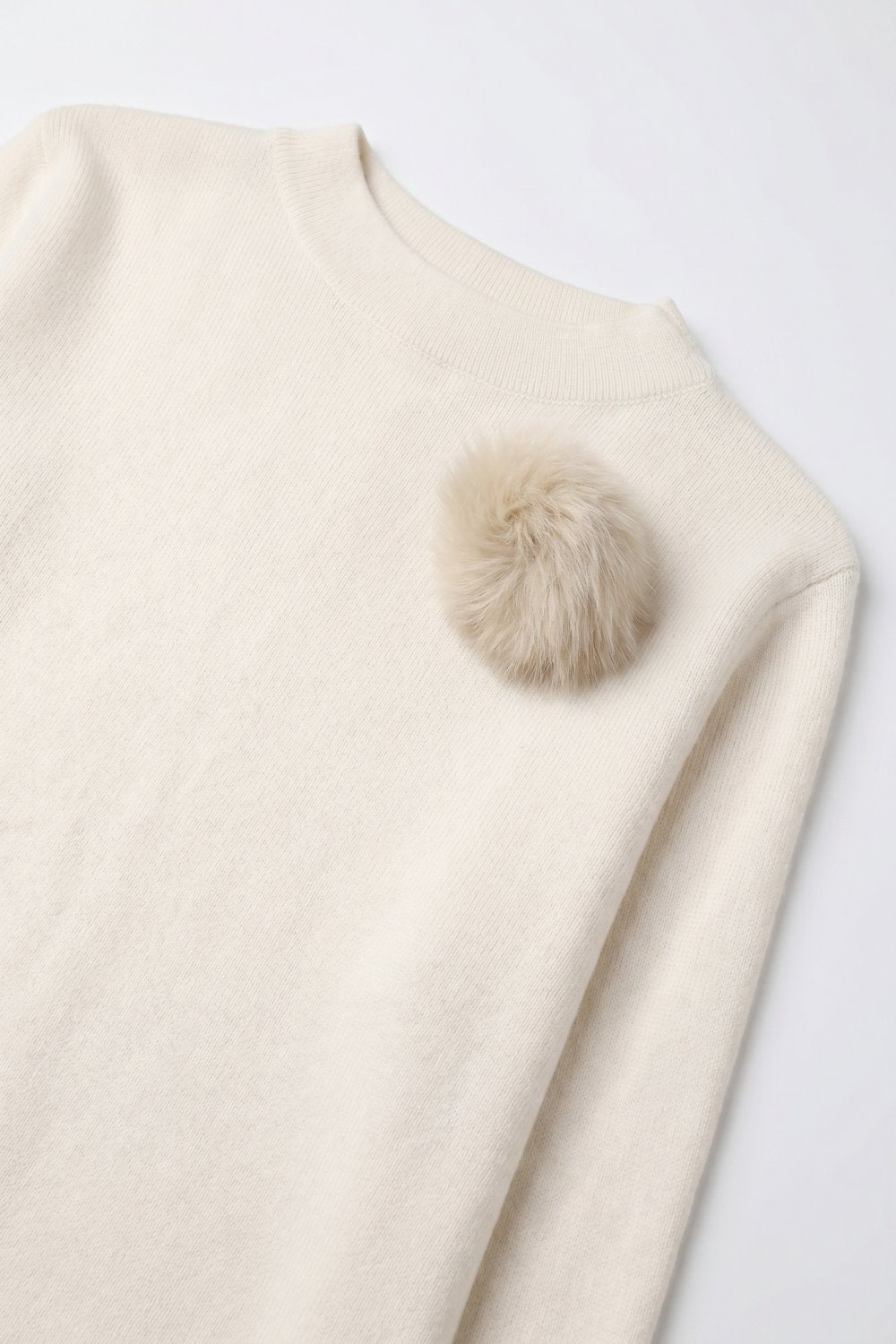 Suéter de Malha Grosso com Detalhe de Pom-Pom