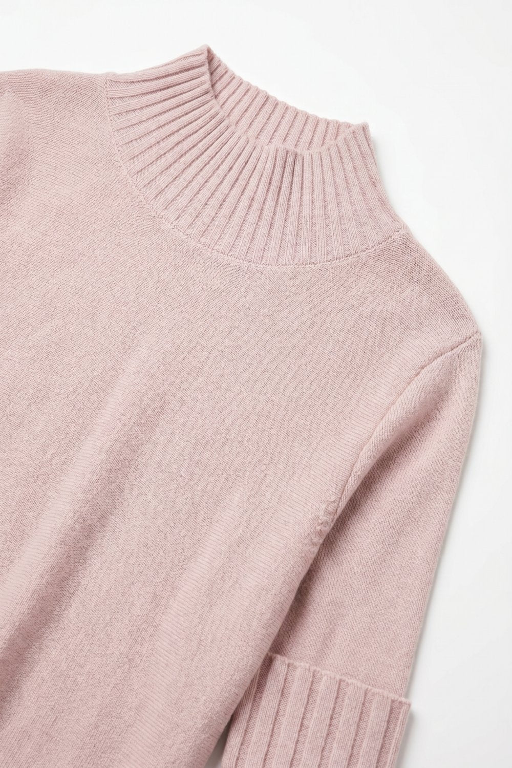 Suéter de Malha Rosa Chunky com Gola Alta Canelada e Caimento Solto Manga até o Cotovelo