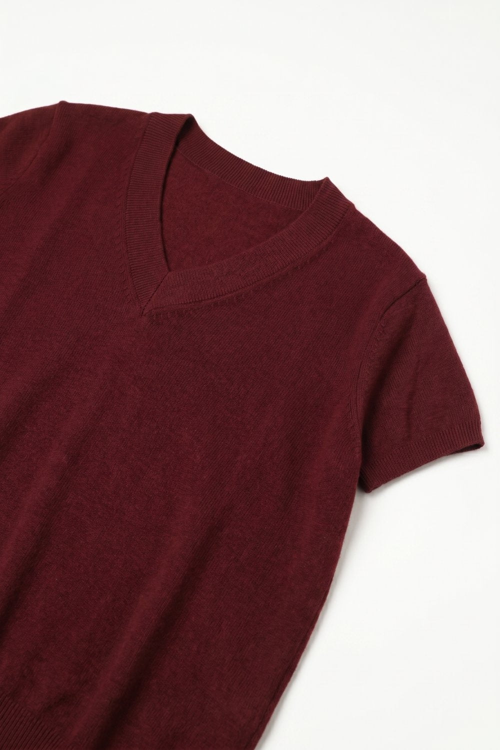 Suéter V-Neck de Malha Fina Borgonha com Mangas Curtas Dolman de Ombro Caído