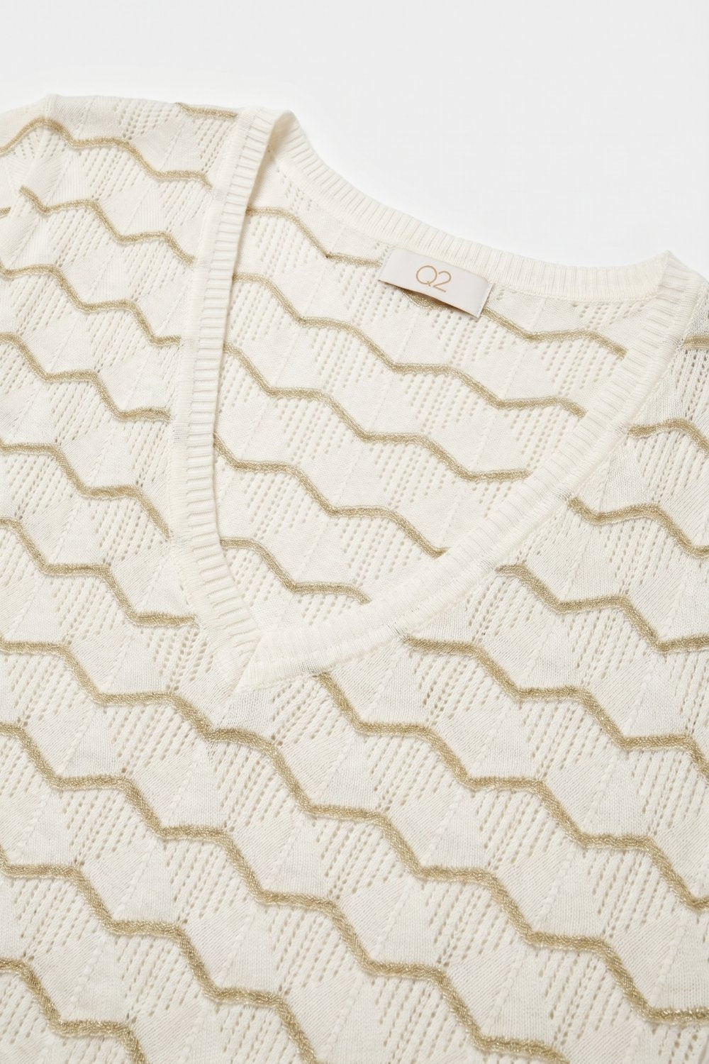 Top Cream Geo Tricot Decote V Manga Curta Ajuste Regular
