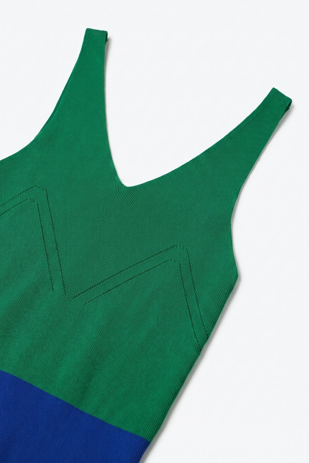 Top Cropped de Malha Canelada Verde com Blocos de Cor e Decote em V