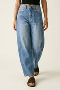 Jeans Relaxados de Perna Larga em Denim Azul Claro com Costura Lateral