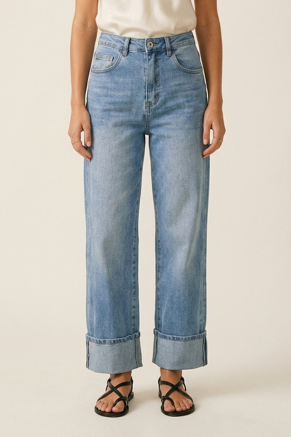 Jeans Denim Azul Claro com Bolsos Traseiros Rosa em Strass