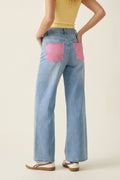 Jeans de Denim Azul Claro com Pernas Largas e Bolsos Traseiros em Strass Rosa