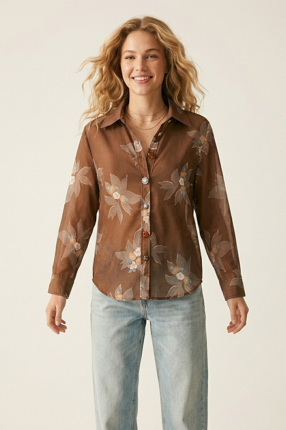 Camisa Marrom de Chiffon com Estampa Floral e Botões na Frente de Manga Longa