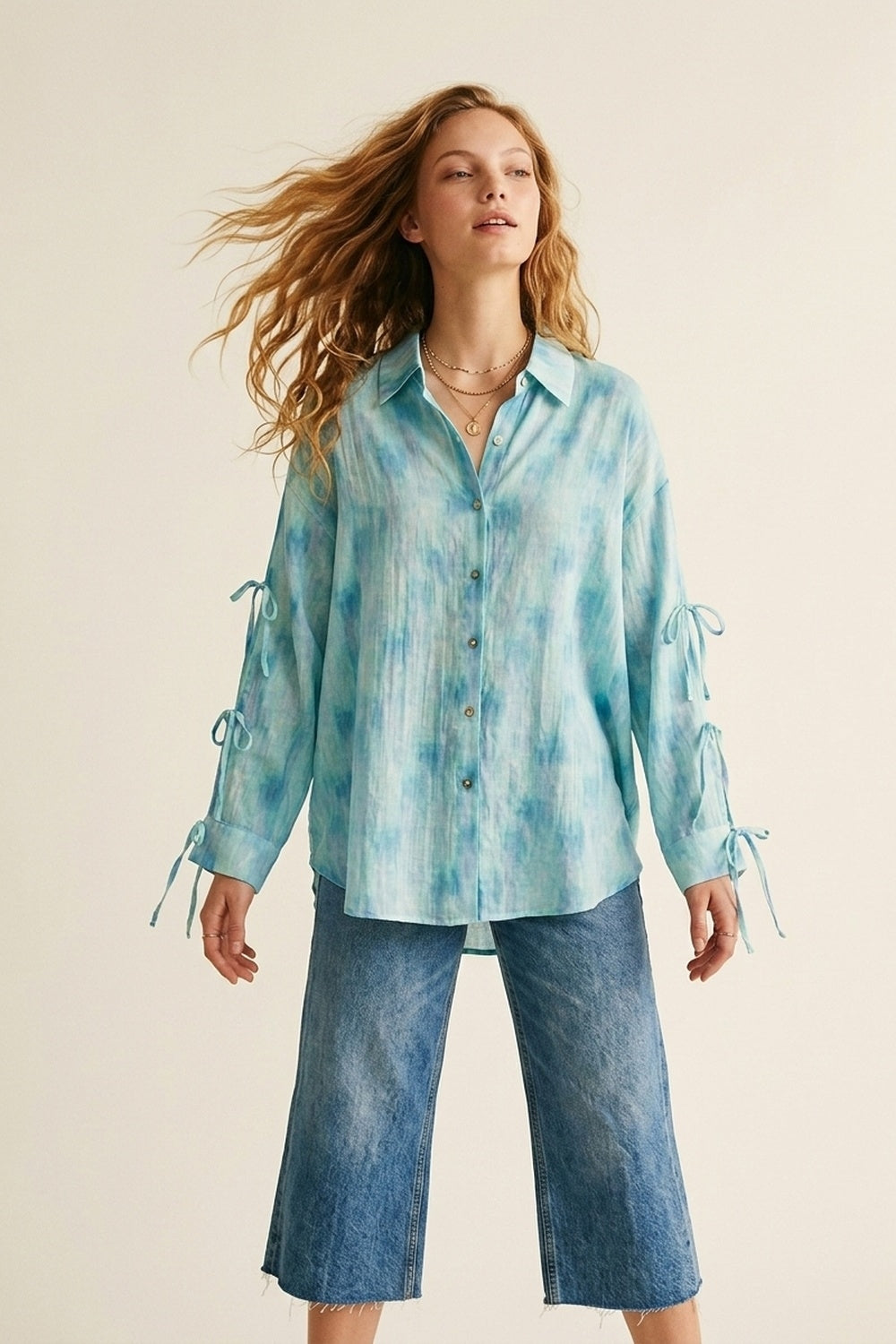 Camisa com botões de tamanho grande com padrão azul claro