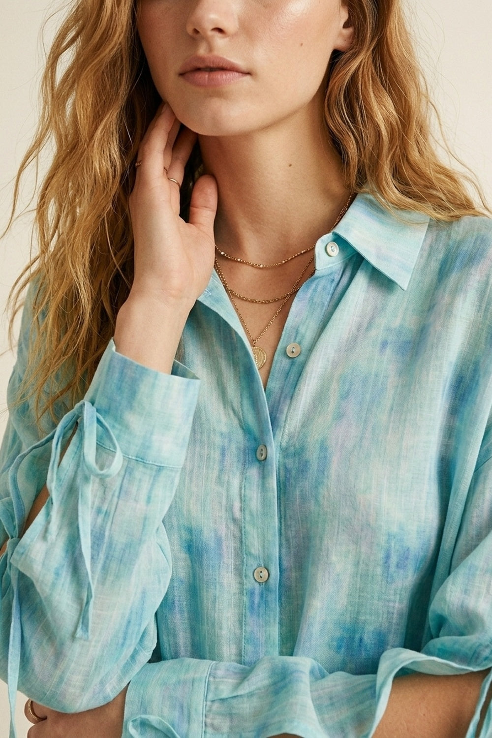 Camisa com botões de tamanho grande com padrão azul claro