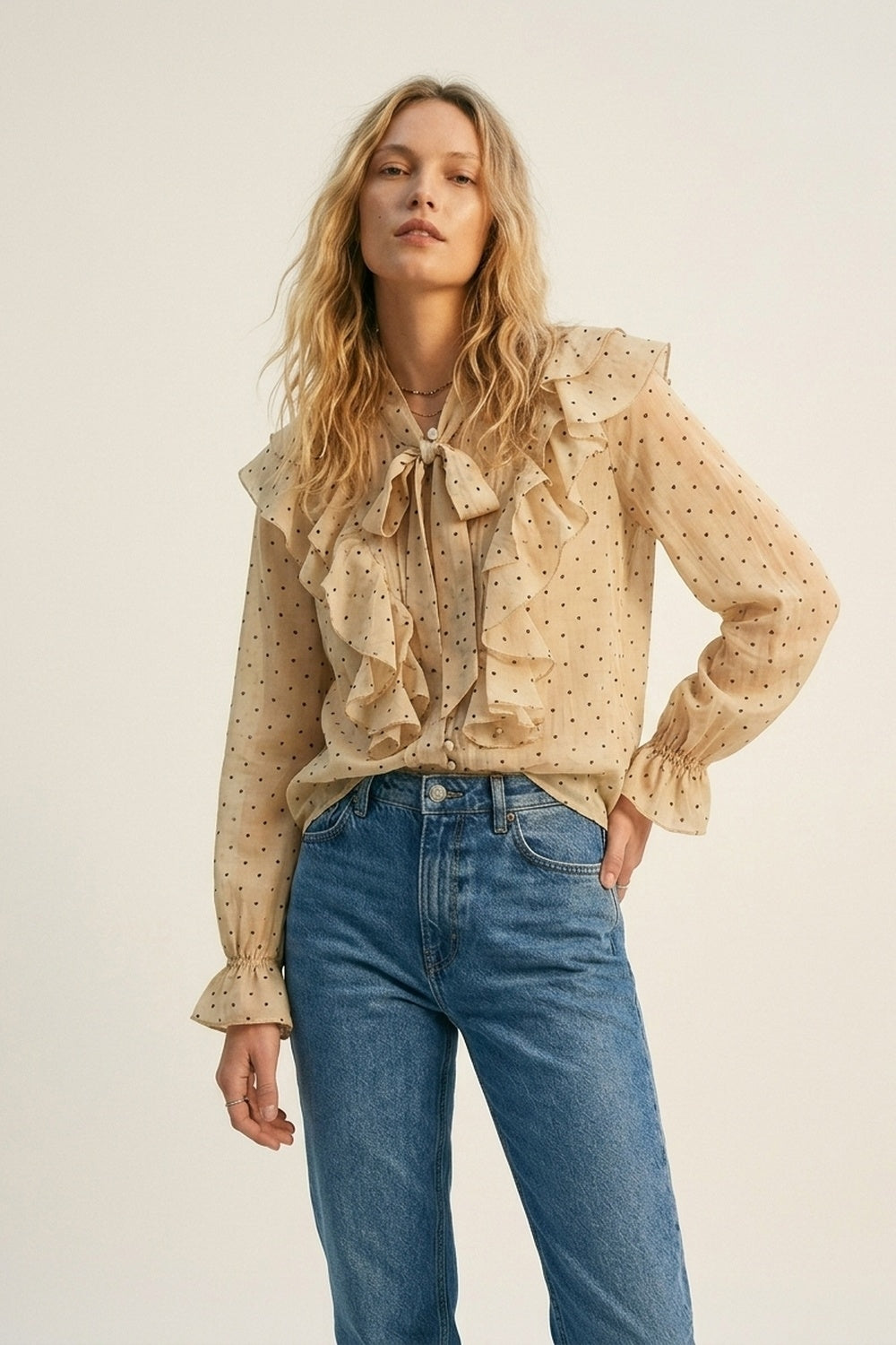 Blusa Bege com Poás e Babados com Laço no Pescoço