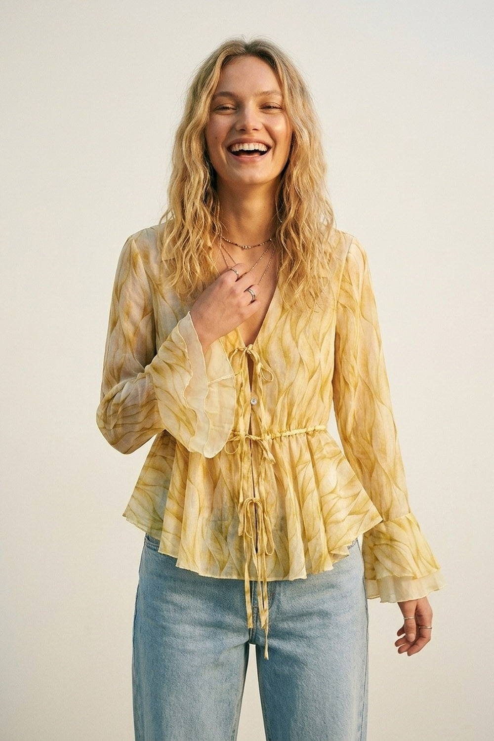 Blusa Amarela Transparente com Estampa Cintura Ajustável e Barra com Babados