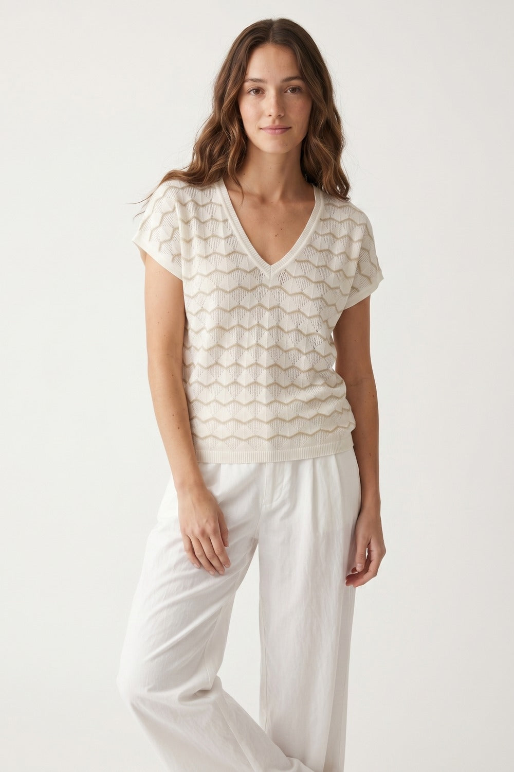 Top Cream Geo Tricot Decote V Manga Curta Ajuste Regular