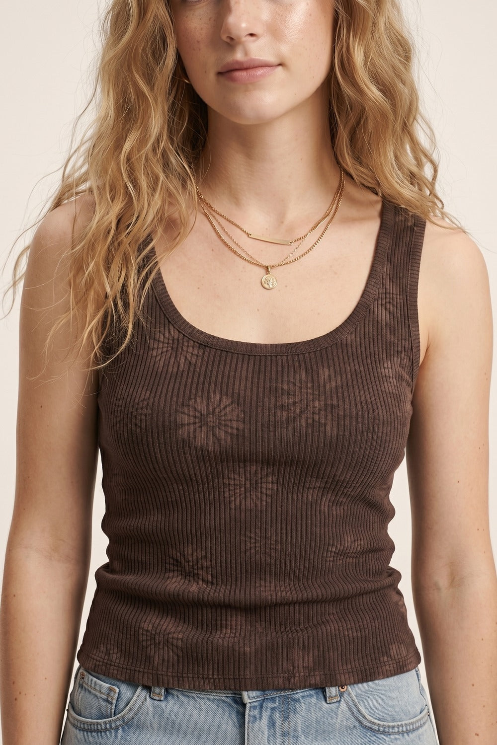 Tank Top castanho de malha canelada com gola redonda floral