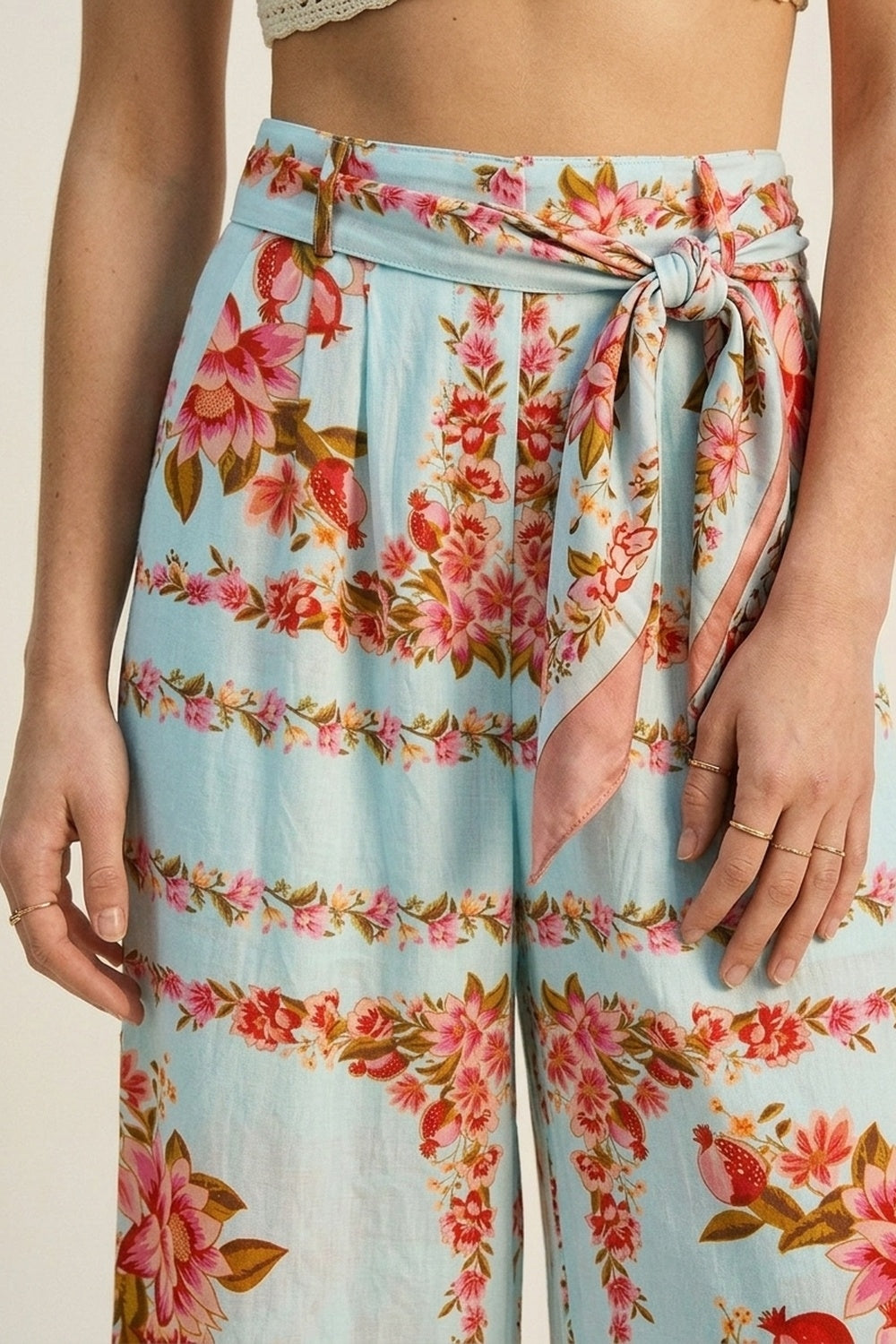 Calças de cintura larga de algodão com estampado floral azul claro