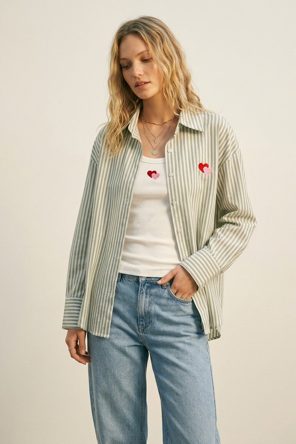 Conjunto de Camiseta e Camisa de Algodão com Listras Verdes e Coração Bordado 2 peças