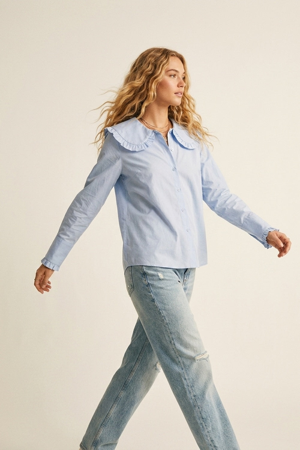 Camisa Regular Fit de Manga Longa com Gola de Babado em Popeline Azul Claro