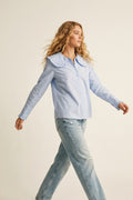Camisa Regular Fit de Manga Longa com Gola de Babado em Popeline Azul Claro