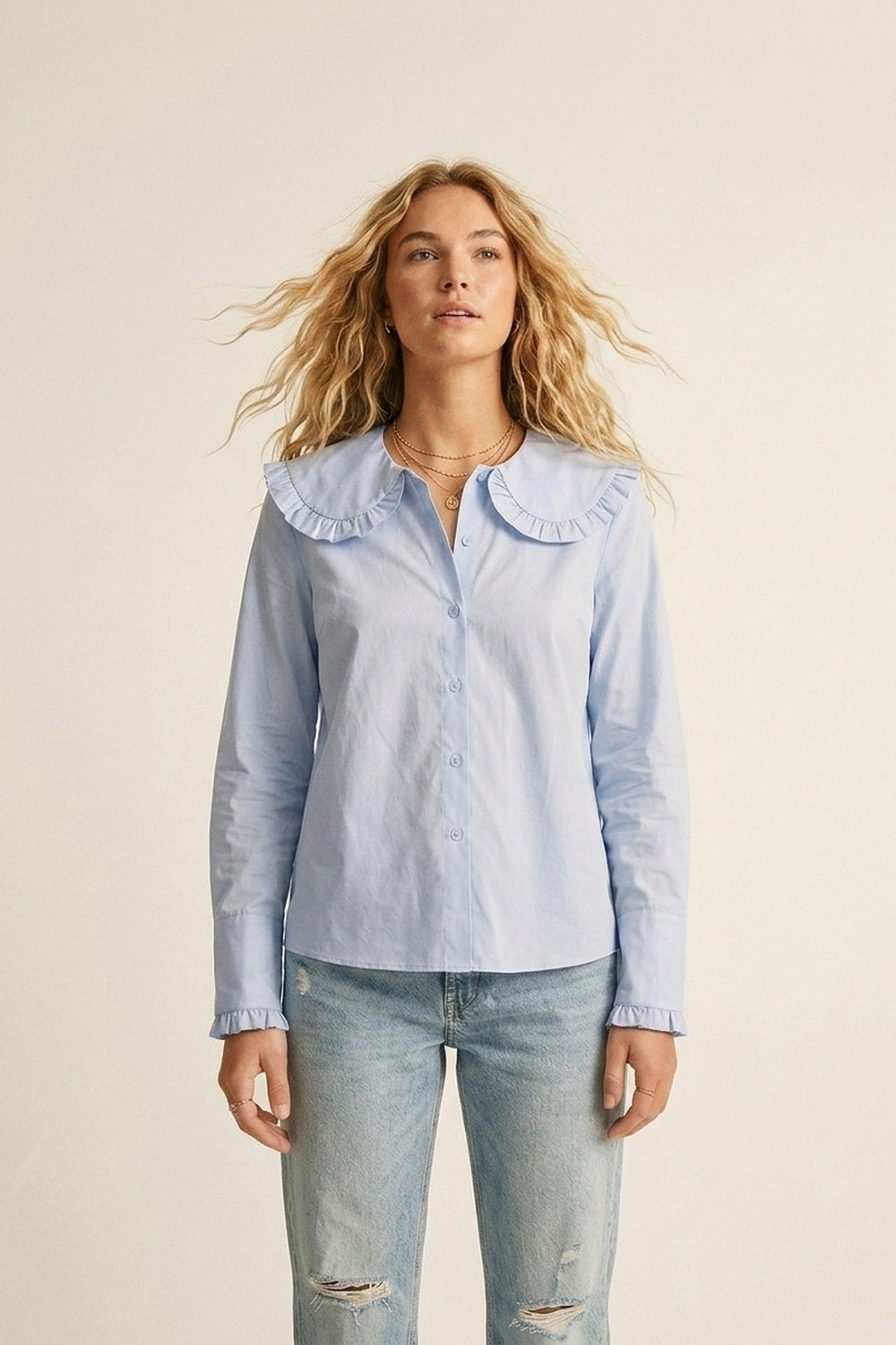 Camisa Regular Fit de Manga Longa com Gola de Babado em Popeline Azul Claro