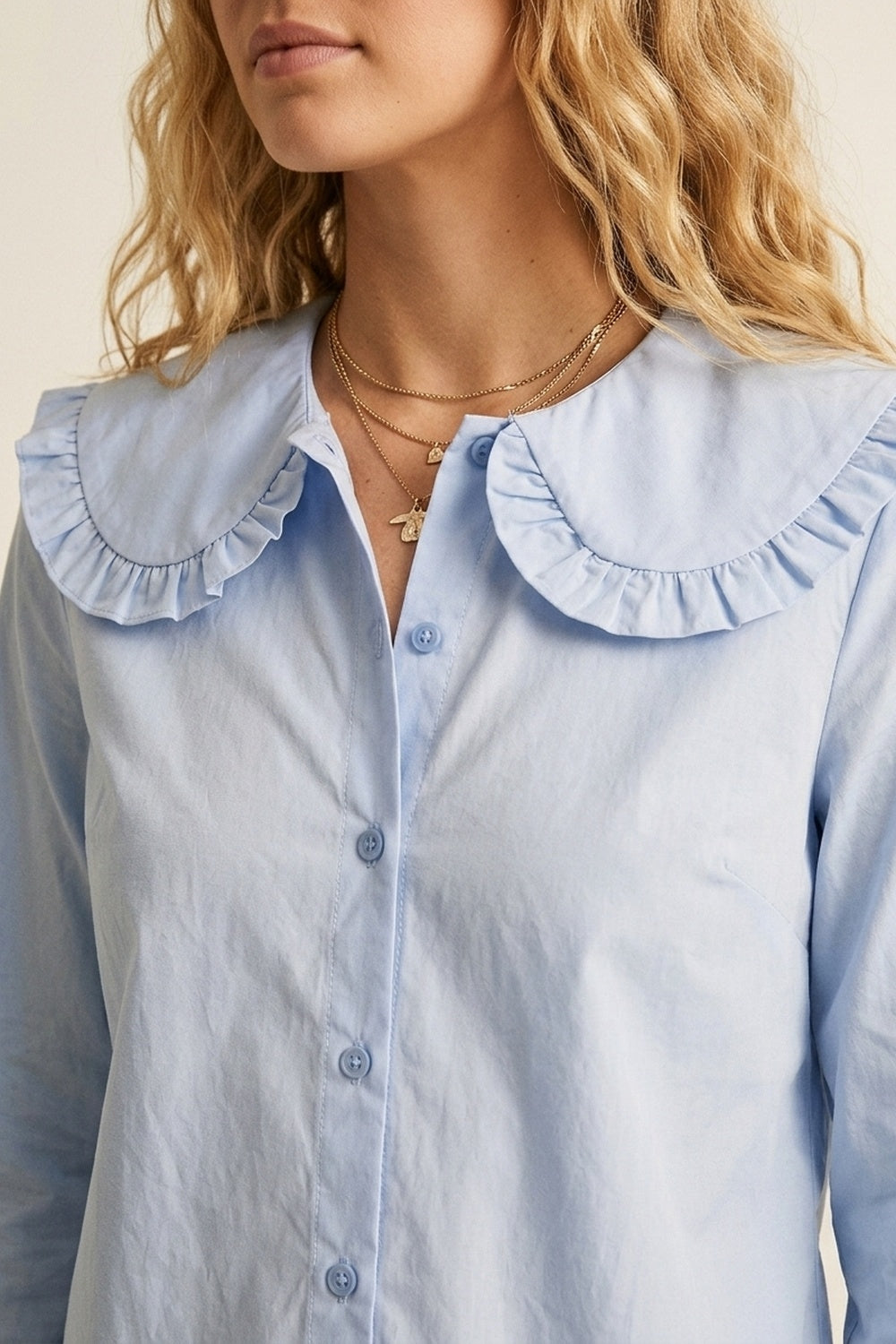 Camisa Regular Fit de Manga Longa com Gola de Babado em Popeline Azul Claro