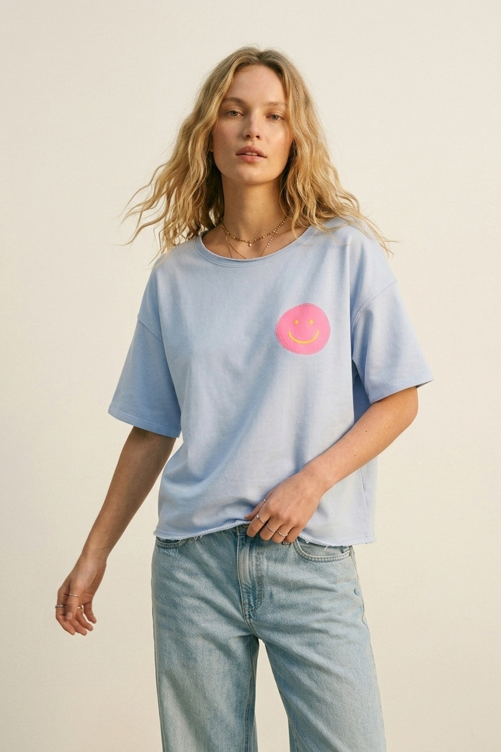 Camisola Azul Claro de Ajuste Solto com Smiley Rosa