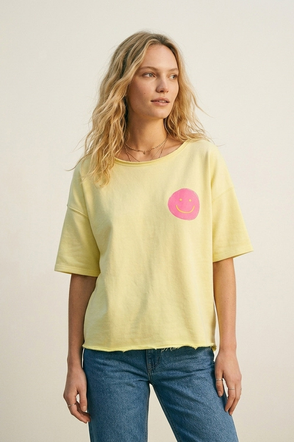 Moletom Amarelo Relaxed Fit com Emblema de Sorriso em Algodão