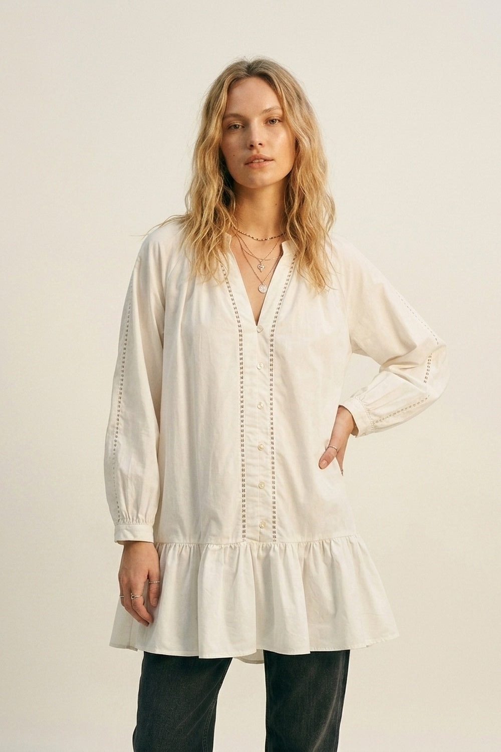 Vestido Camponês de Popeline de Algodão Leve em branco com Barra de Babados