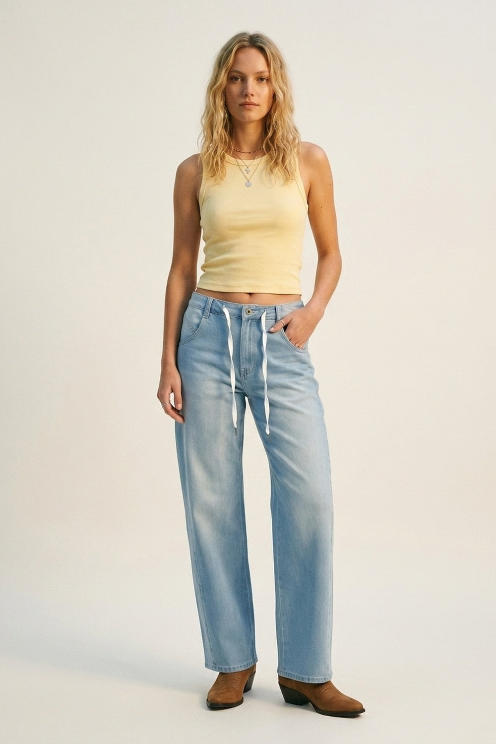 Calças Jeans Relaxadas Ajustáveis em Azul Claro