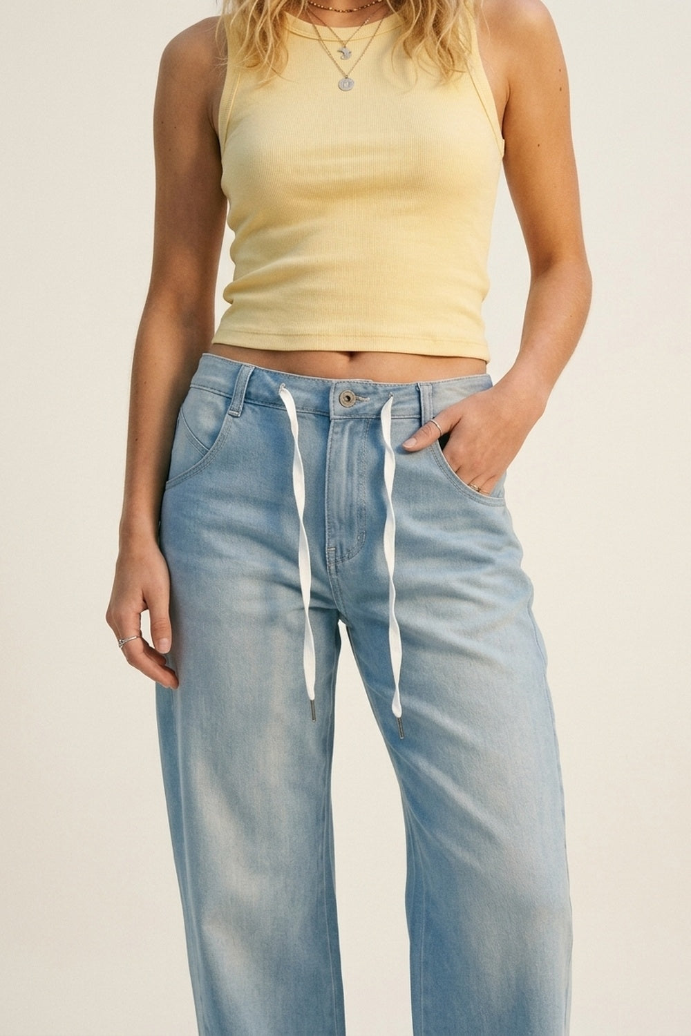 Calças Jeans Relaxadas Ajustáveis em Azul Claro