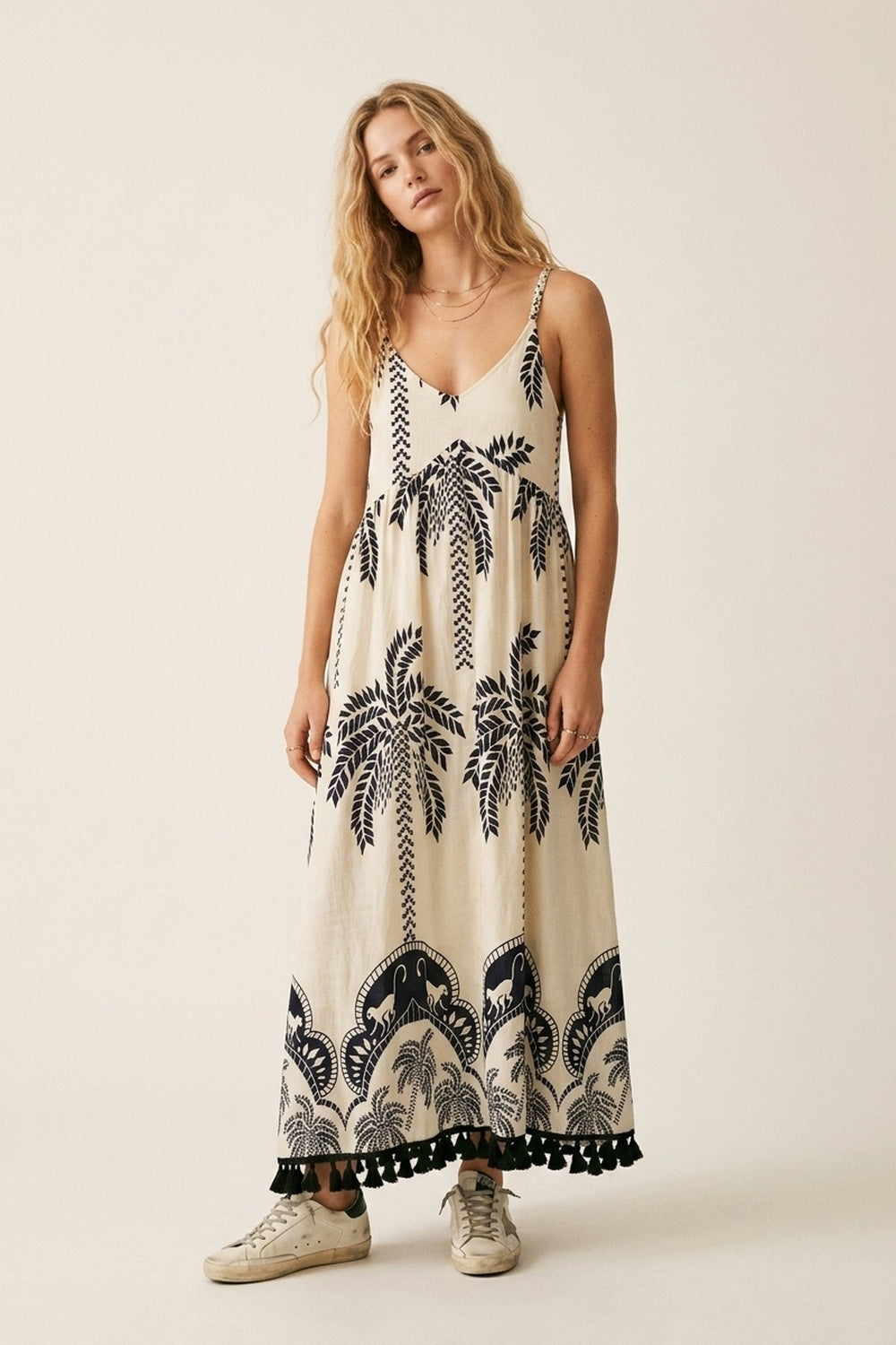 Vestido Maxi Creme com Estampa de Palma Azul-Marinho e Tasséis