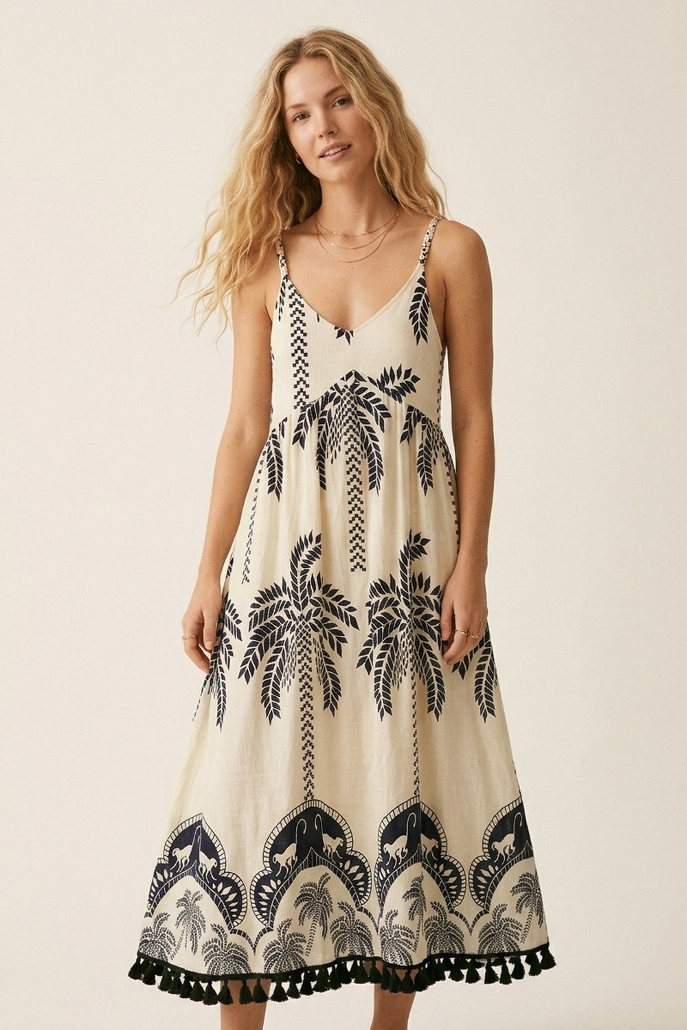 Vestido Maxi Creme com Estampa de Palma Azul-Marinho e Tasséis