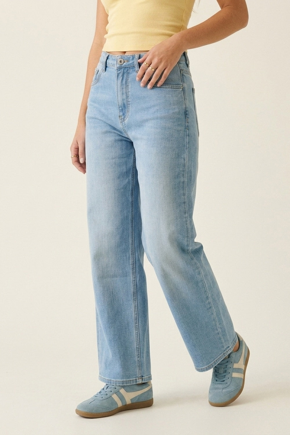Jeans de Denim de Cintura Média e Perna Reta em Lavagem Azul Claro
