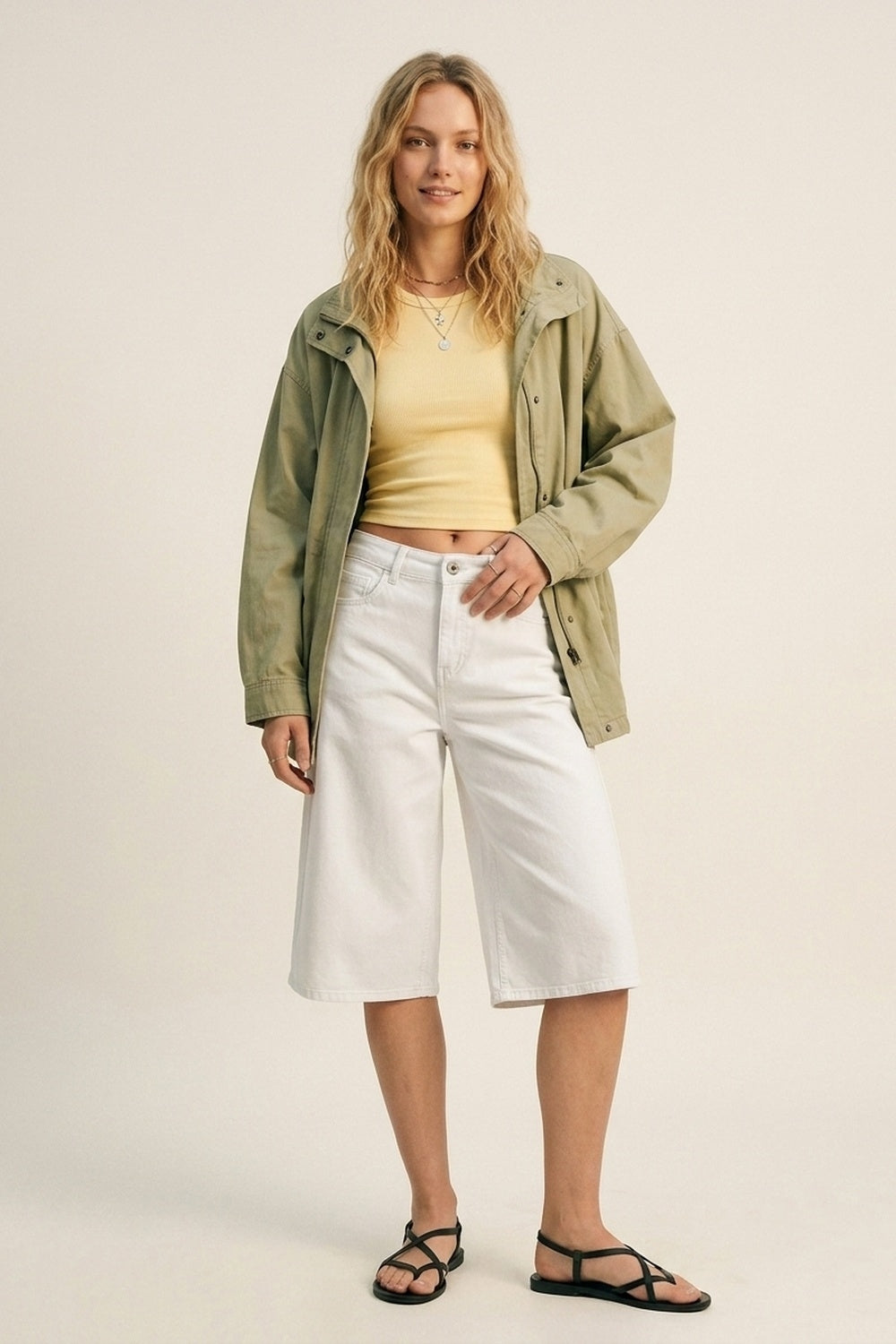 Bermuda Jeans Branca com Comprimento até o Joelho e Perna Larga