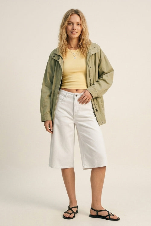Bermuda Jeans Branca com Comprimento até o Joelho e Perna Larga